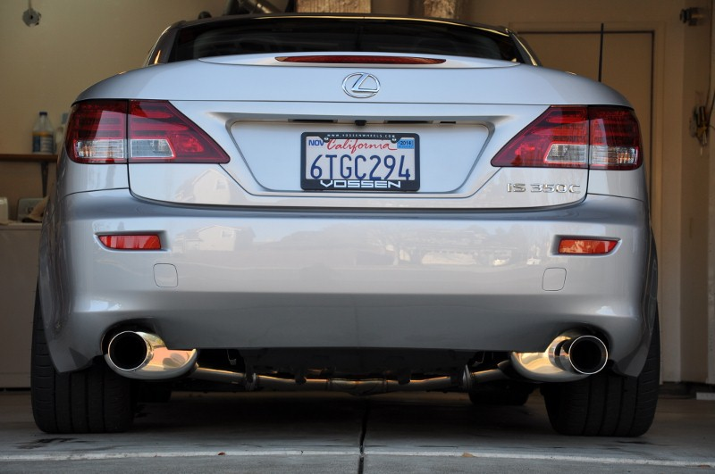 Illustration for article titled The Lexus IS-C should have been a coupe.